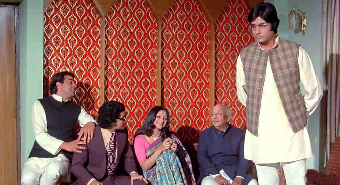 Dhramendra with Asrani, Sharmila Tagore, David and Amitabh Bachchan in Chupke Chupke