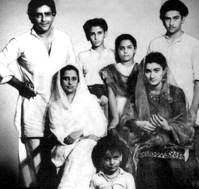 Prithviraj Kapoor with Family Members